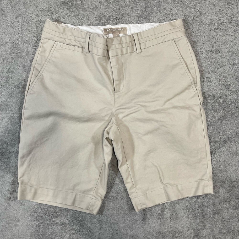 Banana Republic Bermuda Shorts Beige Size 2 Cotton Spandex Stretch Pockets